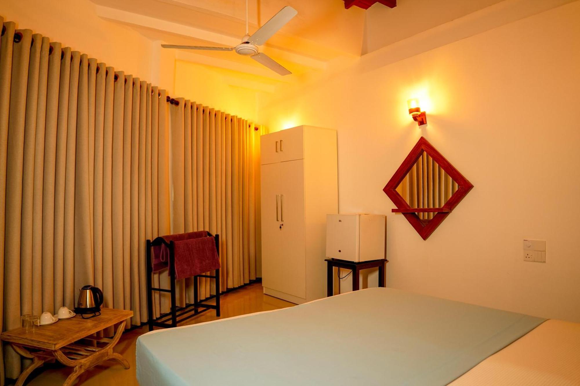 Peacock Beach Hotel Unawatuna Dış mekan fotoğraf