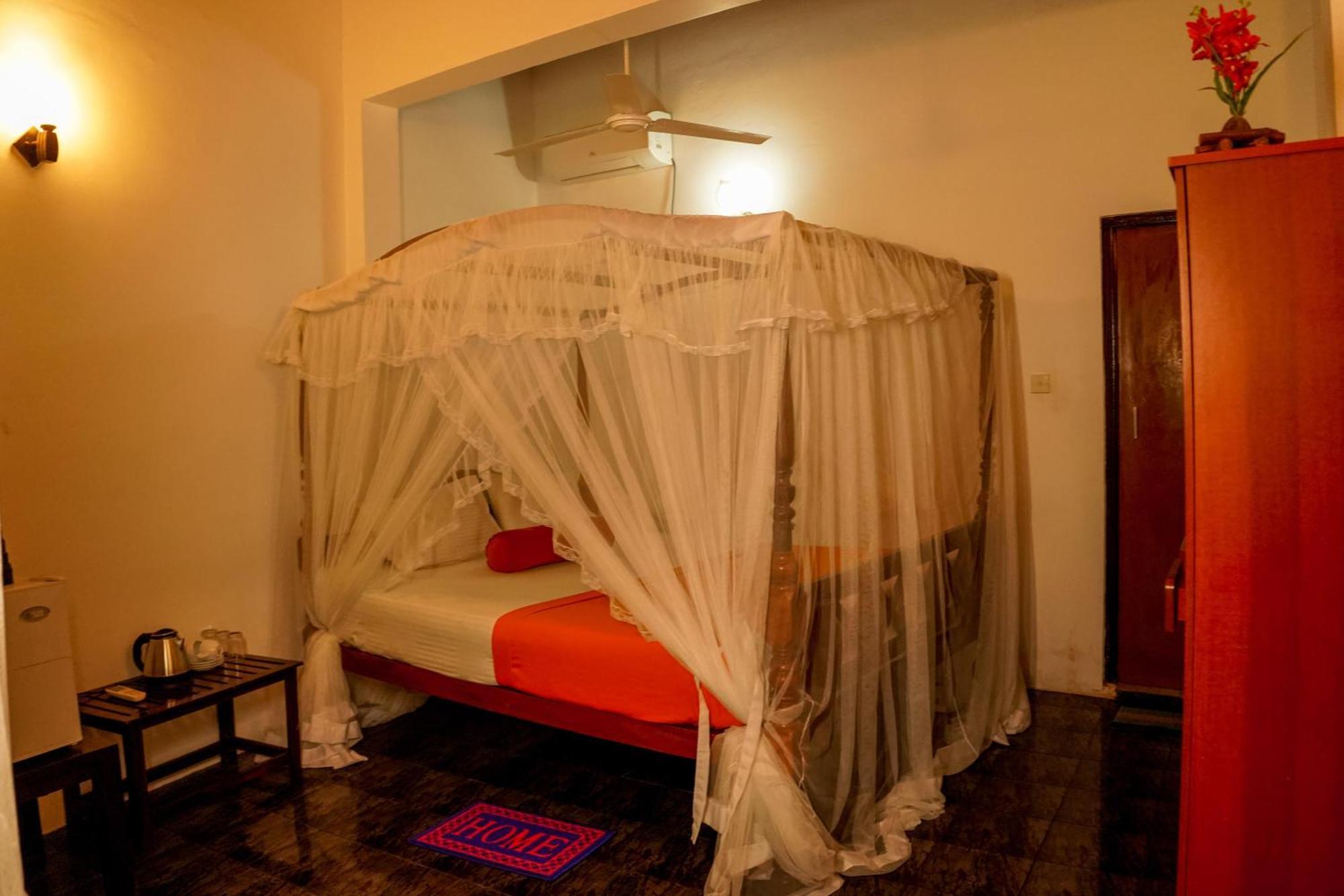 Peacock Beach Hotel Unawatuna Dış mekan fotoğraf