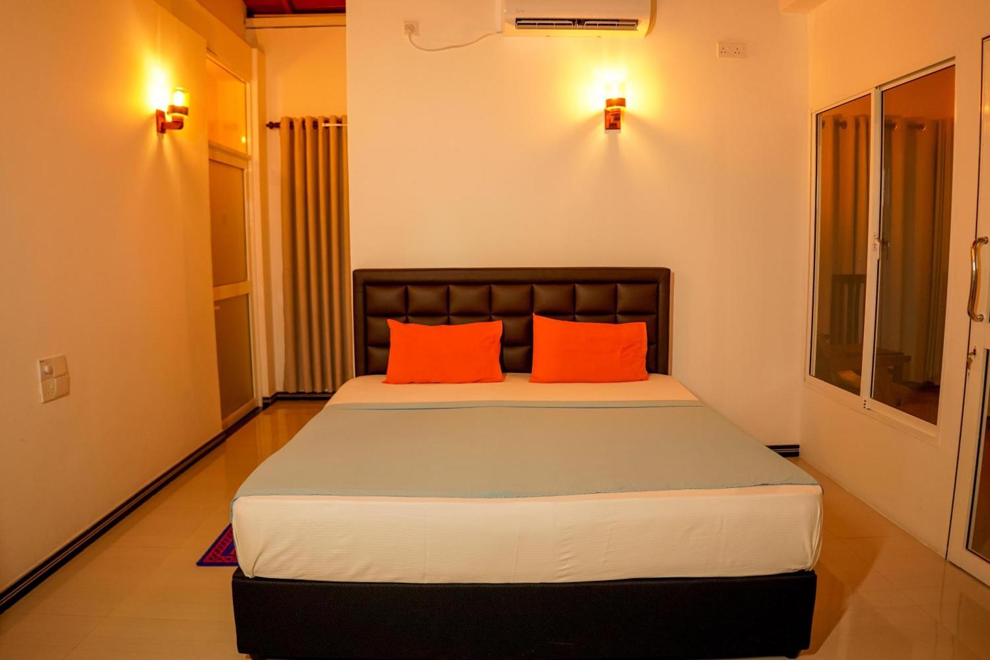 Peacock Beach Hotel Unawatuna Dış mekan fotoğraf