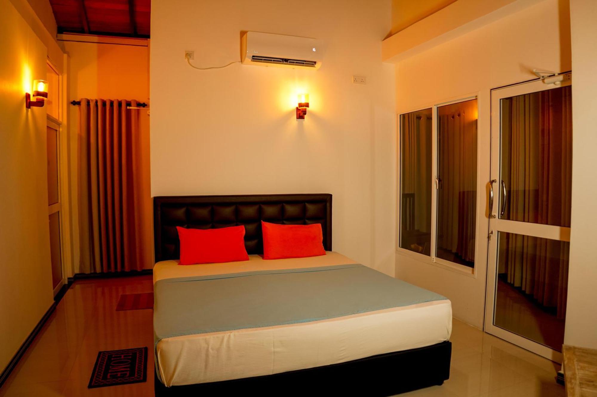 Peacock Beach Hotel Unawatuna Dış mekan fotoğraf