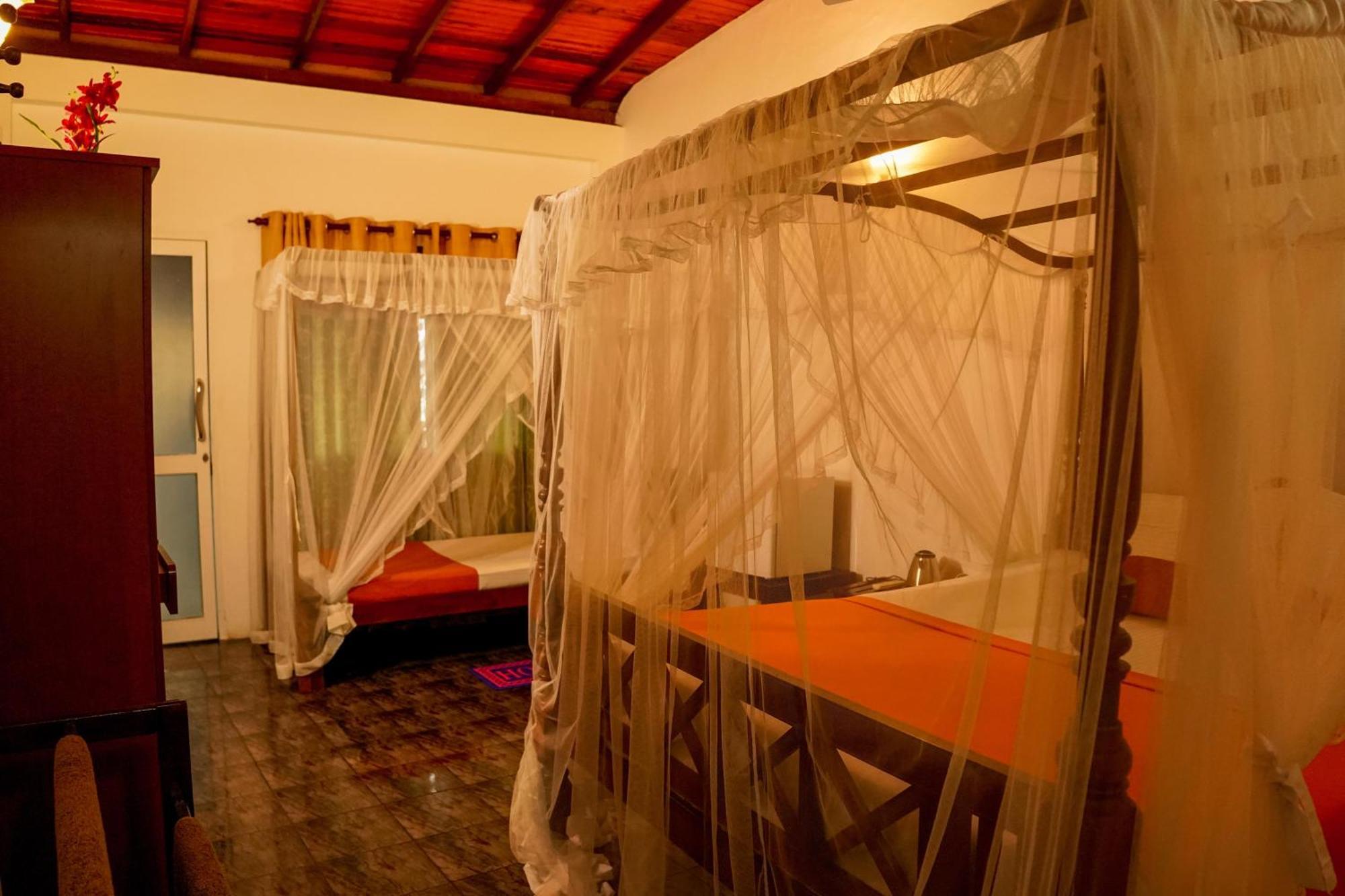 Peacock Beach Hotel Unawatuna Dış mekan fotoğraf