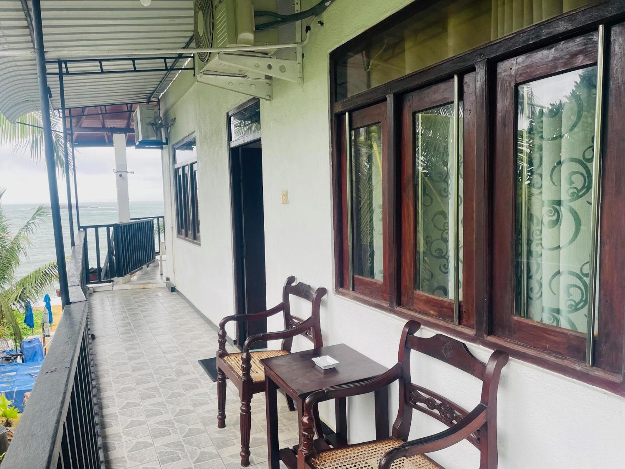 Peacock Beach Hotel Unawatuna Dış mekan fotoğraf